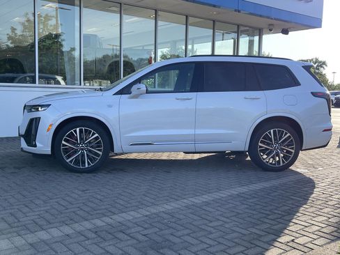 Used 2024 Cadillac XT6 Sport w/ Technology Package AWD/4WD image 2
