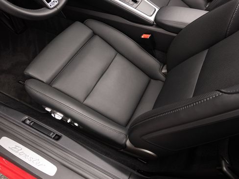 Certified 2025 Porsche 718 Boxster RWD image 24