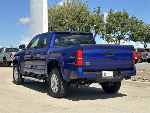 Certified 2025 Toyota Tacoma SR5 image 3