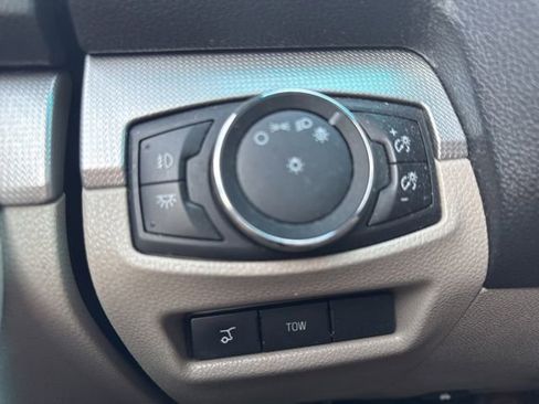 Used 2014 Ford Explorer XLT w/ Equipment Group 202A AWD/4WD image 22