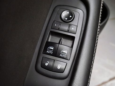 Used 2019 Dodge Challenger SRT Hellcat Redeye image 13