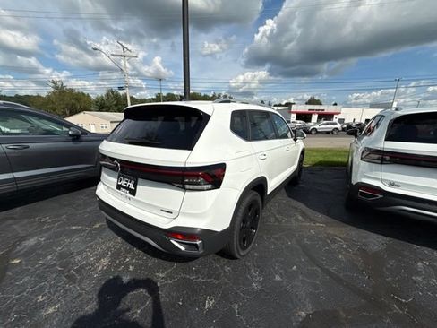 New 2026 Volkswagen Taos SEL AWD/4WD image 7