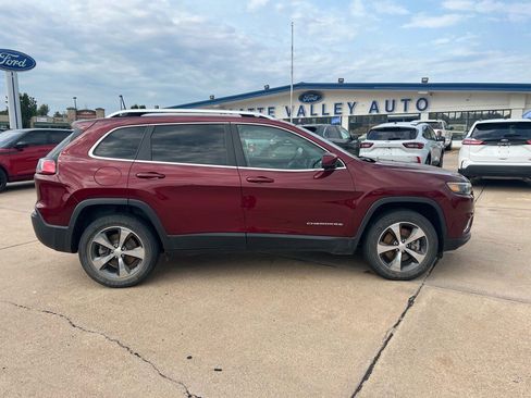 Used 2019 Jeep Cherokee Limited image 8
