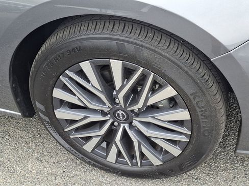 Used 2025 Nissan Altima 2.5 SV FWD image 9