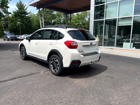 Used 2017 Subaru Crosstrek 2.0i Premium image 3