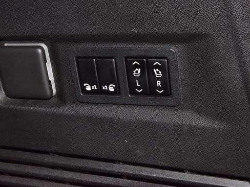 Used 2021 Chevrolet Tahoe Z71 w/ Z71 Signature Package image 41