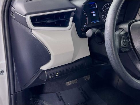 Used 2025 Toyota Corolla LE FWD image 10