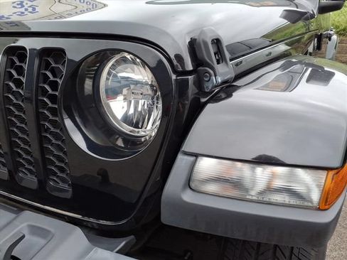 Used 2022 Jeep Gladiator Sport AWD/4WD image 3