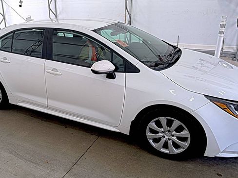 Used 2024 Toyota Corolla LE FWD image 2