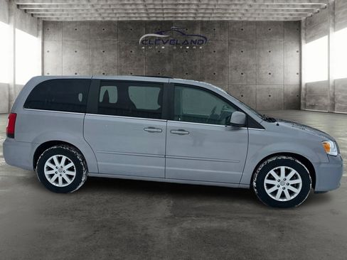 Used 2016 Chrysler Town & Country LX image 2