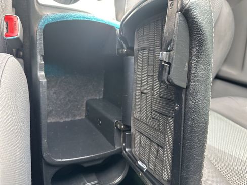 Used 2014 Toyota Tacoma w/ TRD Off-Road Package image 9