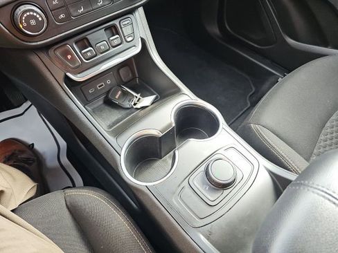 Used 2019 GMC Terrain SLE image 16