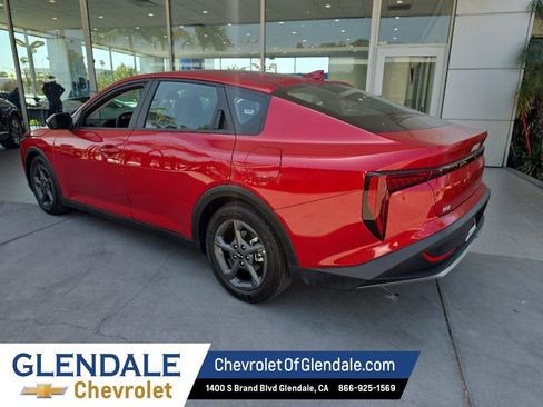Used 2025 Kia K4 FWD image 3