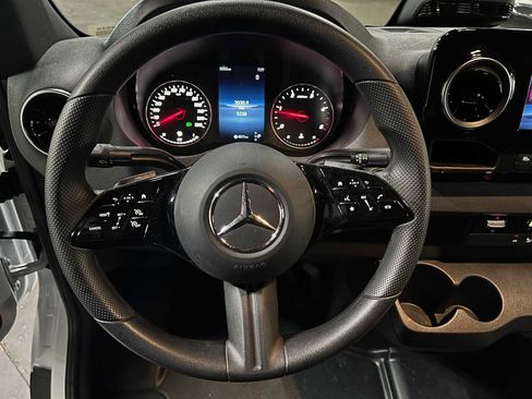 Used 2025 Mercedes-Benz Sprinter 2500 image 21