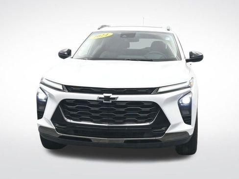 Used 2024 Chevrolet Trax ACTIV w/ Sunroof Package FWD image 2