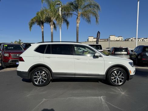 Certified 2021 Volkswagen Tiguan SE w/ Panoramic Sunroof Package image 11