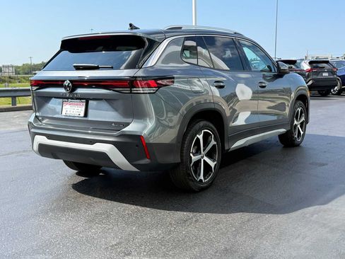 Certified 2026 Volkswagen Tiguan SE w/ Panoramic Sunroof Package AWD/4WD image 4