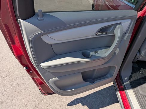 Used 2015 Chevrolet Traverse LT FWD image 24