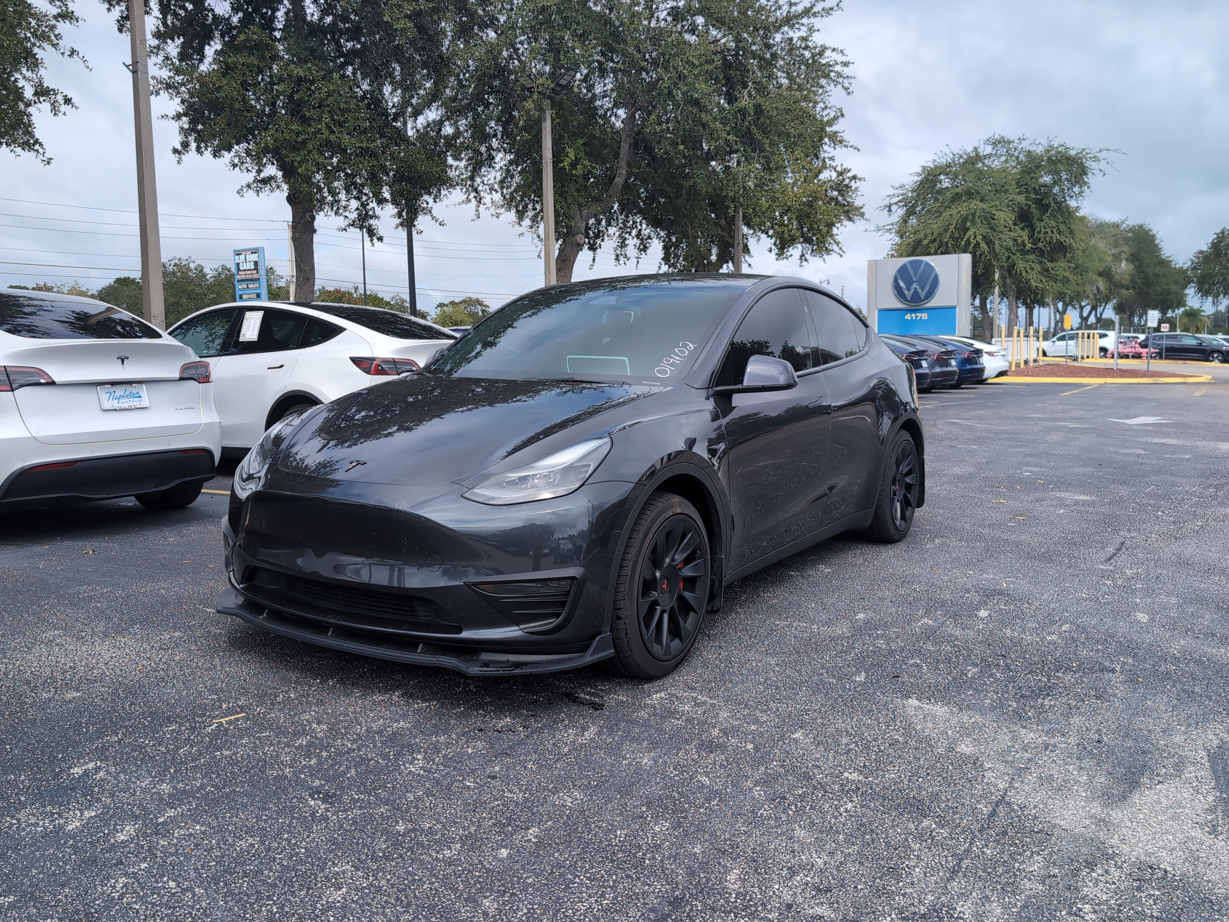 Used 2024 Tesla Model Y Long Range RWD image 1