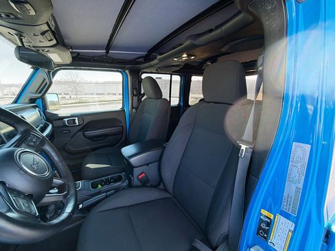 Used 2023 Jeep Wrangler Sport S image 12