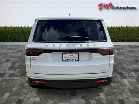 Used 2024 Jeep Wagoneer L Series II RWD image 14