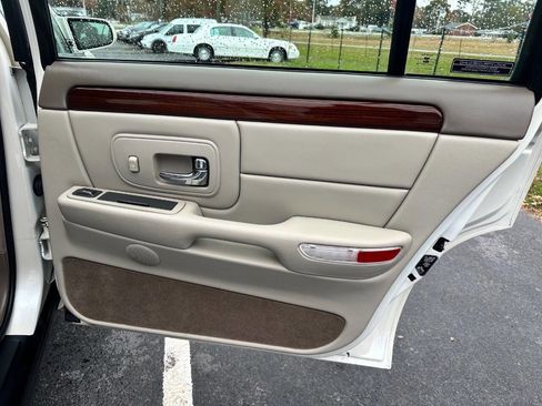 Used 1998 Cadillac De Ville D'Elegance w/ Safety/Security Pkg image 23