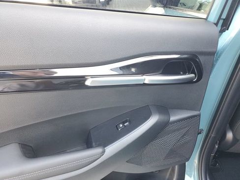 Used 2025 Kia Seltos EX FWD image 11