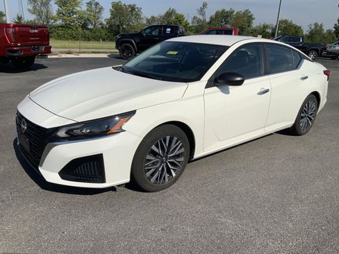 Used 2025 Nissan Altima 2.5 SV FWD image 4