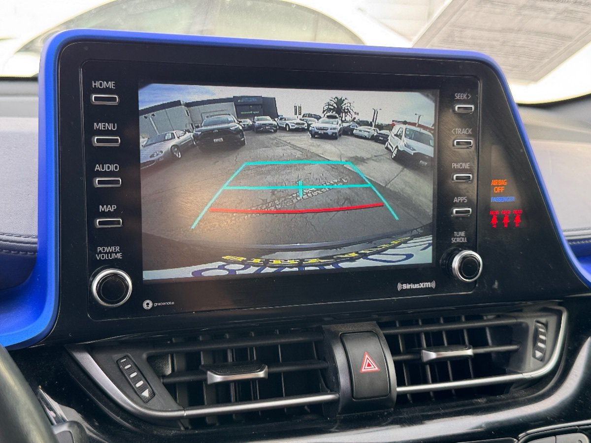 Used 2020 Toyota C-HR XLE FWD image 27
