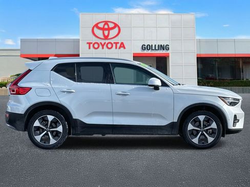 Used 2025 Volvo XC40 B5 Plus image 6