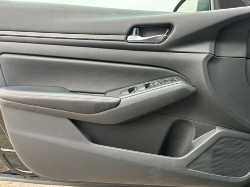 Used 2025 Nissan Altima 2.5 SV image 18