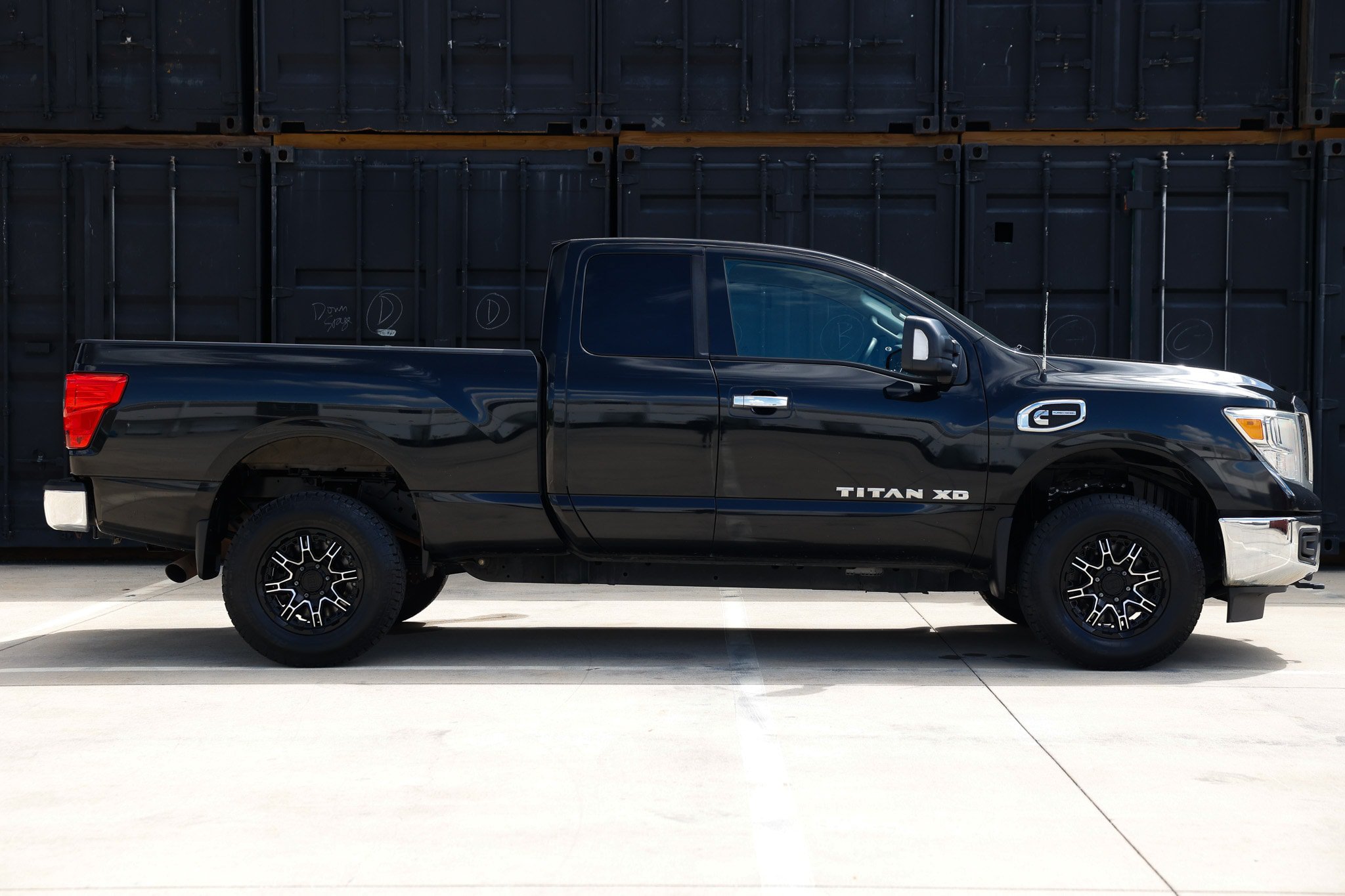 Used 2017 Nissan Titan SV AWD/4WD image 16