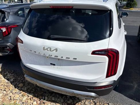 Used 2022 Kia Telluride EX w/ EX Premium Package FWD image 5
