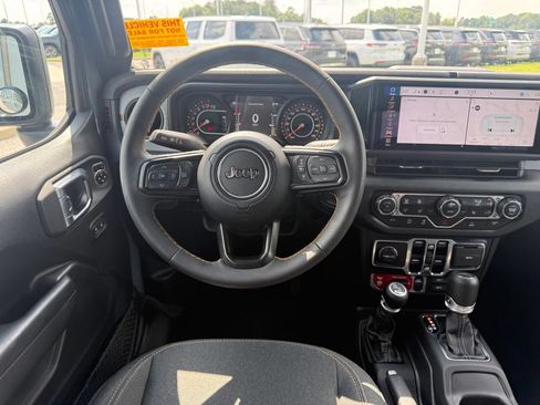 Used 2024 Jeep Gladiator Sport AWD/4WD image 6