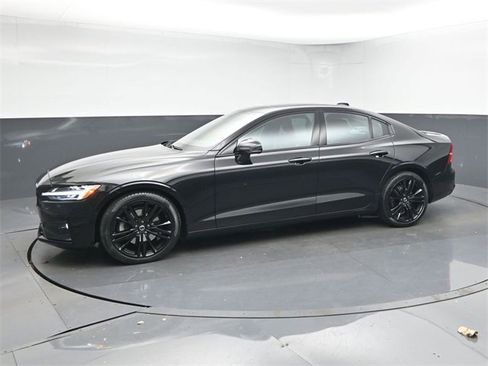Used 2023 Volvo S60 B5 Plus w/ Climate Package image 4