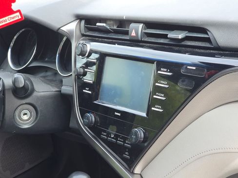 Used 2020 Toyota Camry SE image 6