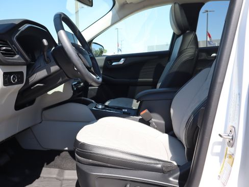 Used 2024 Ford Escape Platinum w/ Premium Technology Package AWD/4WD image 10