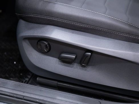 New 2026 Volkswagen Taos SE AWD/4WD image 9