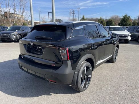 New 2026 Nissan Kicks SR FWD image 3