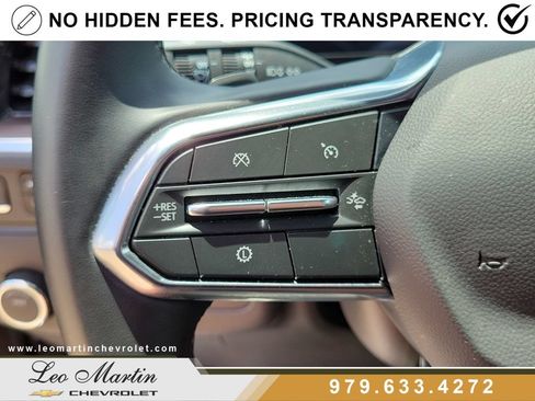 Used 2025 Chevrolet Suburban LT RWD image 23