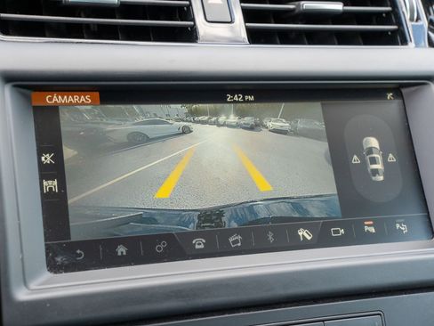 Used 2020 Land Rover Discovery SE image 34