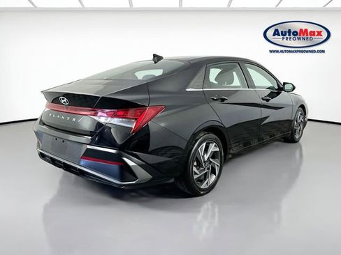 Used 2025 Hyundai Elantra SEL image 2