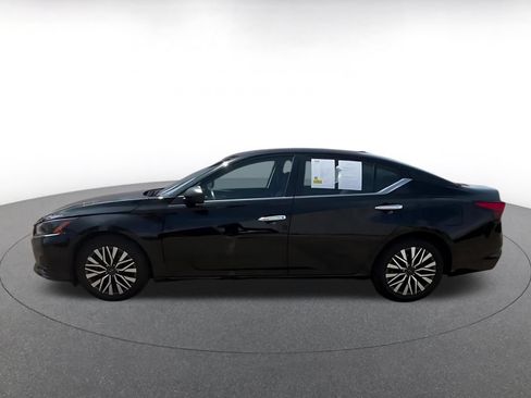 Used 2025 Nissan Altima 2.5 SV FWD image 9