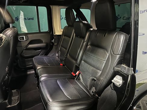 Used 2020 Jeep Wrangler Unlimited Sahara image 16