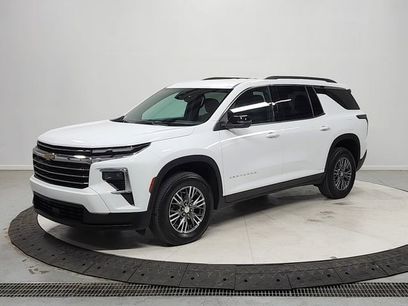 Used 2025 Chevrolet Traverse LT