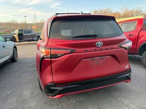 Used 2023 Toyota Sienna XSE image 8
