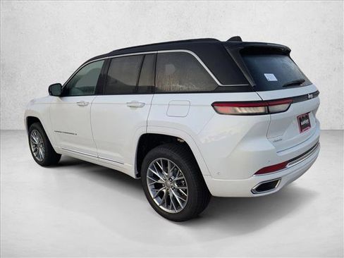 New 2025 Jeep Grand Cherokee Summit image 9