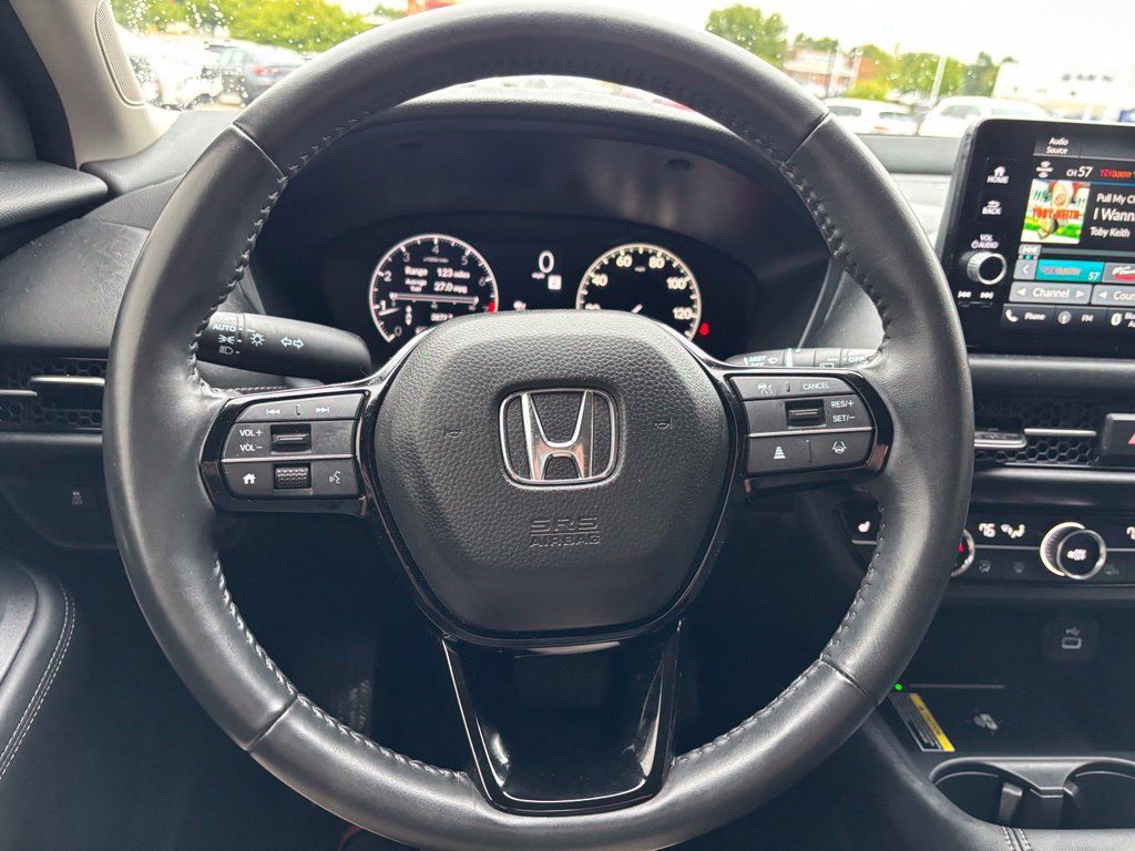 Used 2024 Honda HR-V EX-L image 11