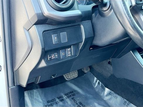 Used 2020 Toyota Tacoma TRD Sport image 10