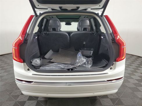 Certified 2024 Volvo XC90 B6 Plus w/ Protection Package Premier AWD/4WD image 9